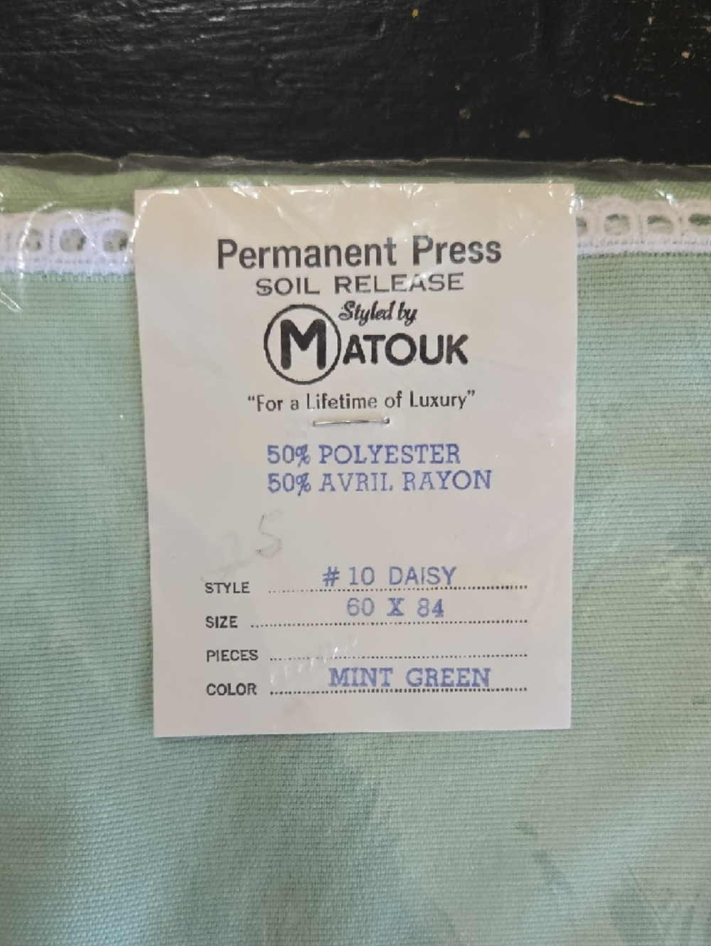 Matouk Green Daisy Embroidered Table Linen - Picture 2 of 5